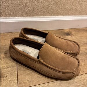 UGG Men’s Ascot Sheepskin Loafers. Size 9 U.S in signature Chestnut color.